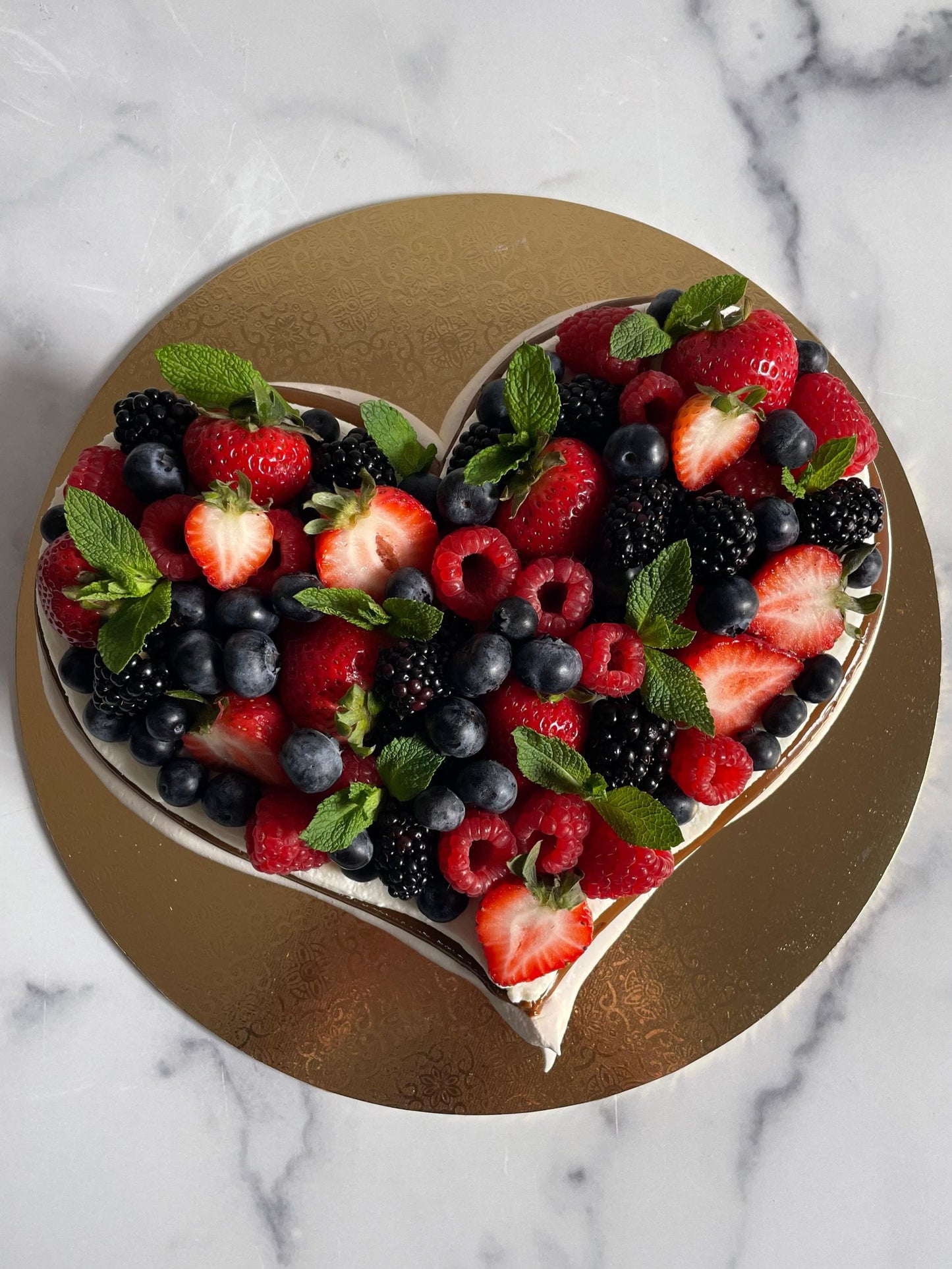 Pavlova de Corazon - Frutos del Bosque